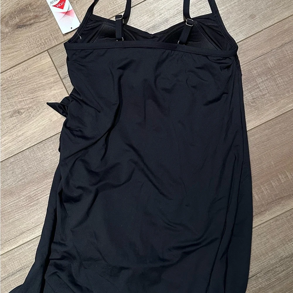 WINTER SALE! Land’s End One Piece Swimsuit (size 8) - Picture 10 of 10